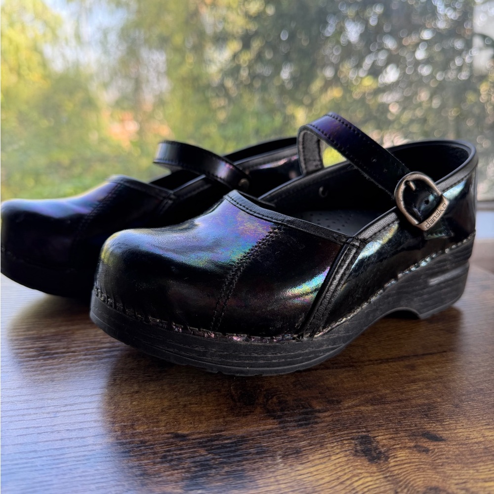 Woman’s Black Iridescent Mary Jane Clogs Size 6